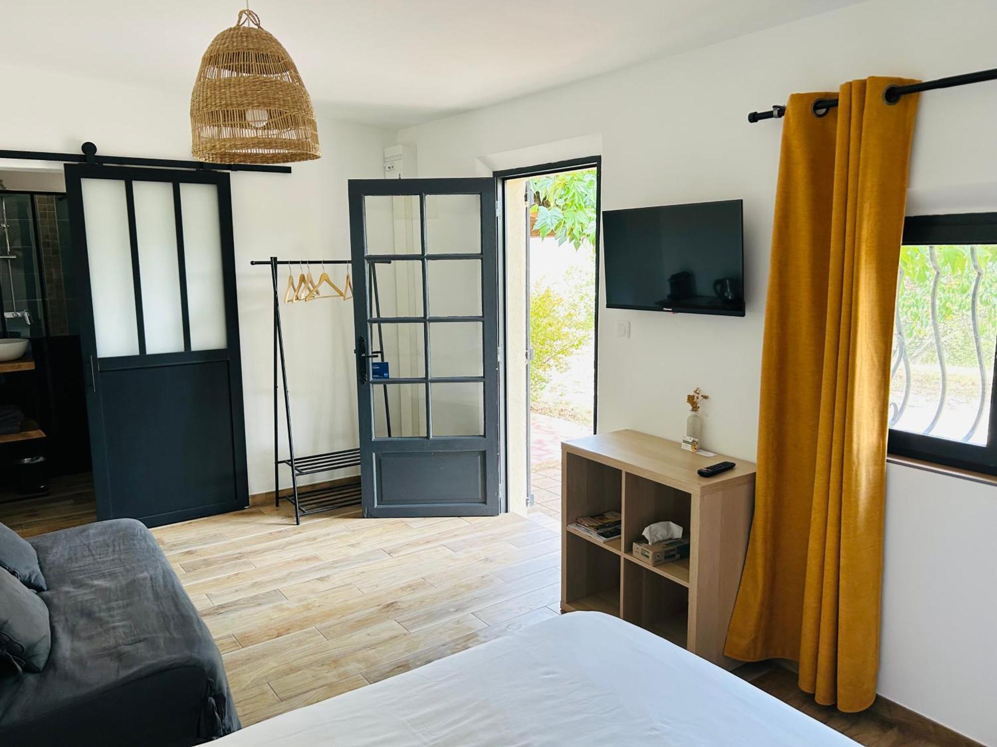Le Cabanon Hotel Collobrieres Exterior photo